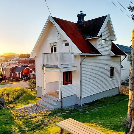 Holiday home Solrik Beliggenhet I Lofotens Storste Fiskevaer *