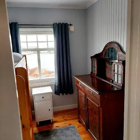 Solrik Beliggenhet I Lofotens Storste Fiskevaer *