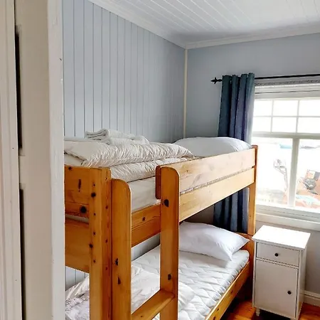 Solrik Beliggenhet I Lofotens Storste Fiskevaer
