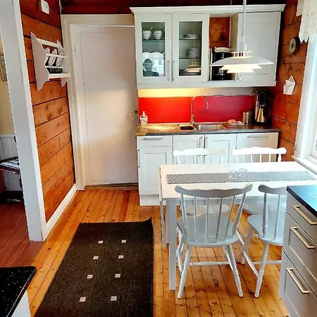 Holiday home Solrik Beliggenhet I Lofotens Storste Fiskevaer Ballstad